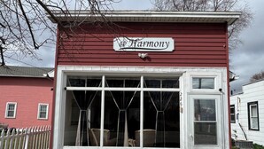 A red building with a large window and a sign that reads 'Harmony.' - Cozy and close to downtown Port Clinton, Jet Express to Put-In-Bay and fishing! (Port Clinton)