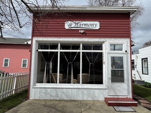 Exterior detail - Cozy and close to downtown Port Clinton, Jet Express to Put-In-Bay and fishing! (Port Clinton)