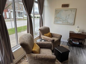 Interior - Cozy and close to downtown Port Clinton, Jet Express to Put-In-Bay and fishing! (Port Clinton)