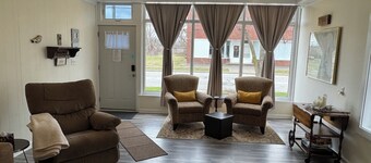 Cozy and close to downtown Port Clinton, Jet Express to Put-In-Bay and fishing!