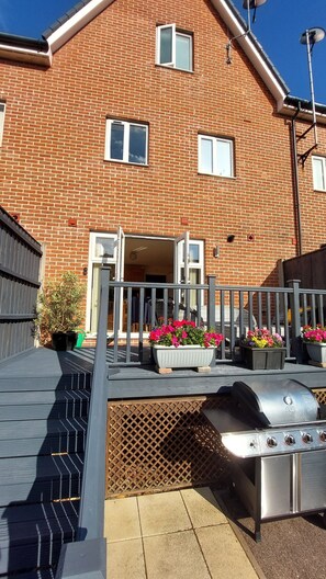House, 3 Bedrooms | Terrace/patio - Sea You View (Felixstowe)