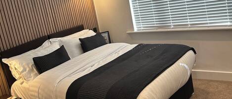 Egyptian cotton sheets, desk