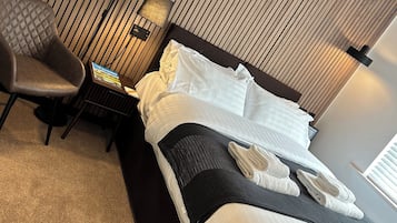 Phòng đôi hoặc 2 giường đơn, có phòng tắm riêng | Bộ trải giường bằng vải cotton Ai Cập, bàn