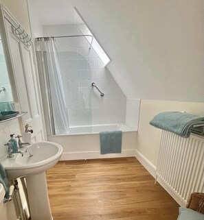 Double Room (Highgrove) | Bathroom - Parsonage House (Badminton)
