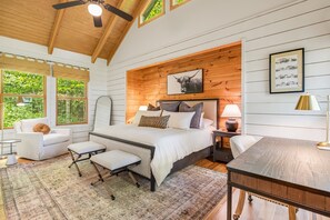 5 habitaciones, escritorio y tabla de planchar con plancha 