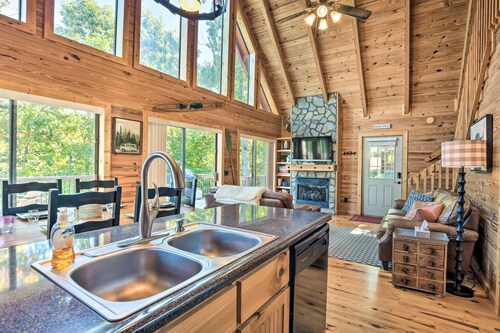 Timber Trail Estate: Stunning Views + Waterfront