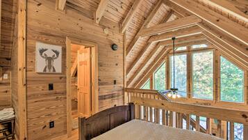 4 bedrooms, iron/ironing board, internet, bed sheets