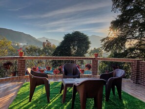 Terrace/patio - Entire cottage in Bhimtal, India (Bhimtal)