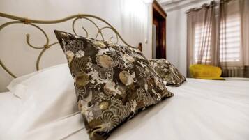 1 chambre, bureau, fer et planche à repasser, Wi-Fi