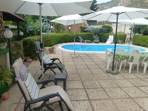 Outdoor pool - Villa Aurora - Apartment in villa with pool (Bagheria)