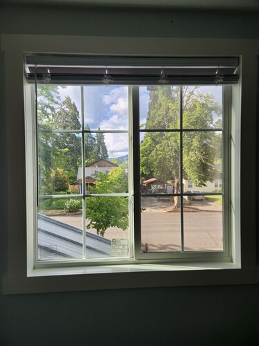 Comfy apartment Located between mountains and ocean beaches. 3 miles from U of O