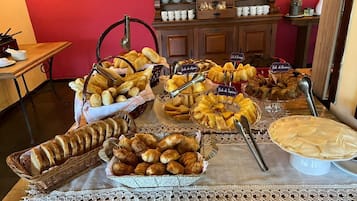 Termasuk sarapan bufet pada hari minggu