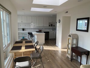 Dining - Perfect location, perfect vacation! Your beach paradise awaits! (Hermosa Beach)