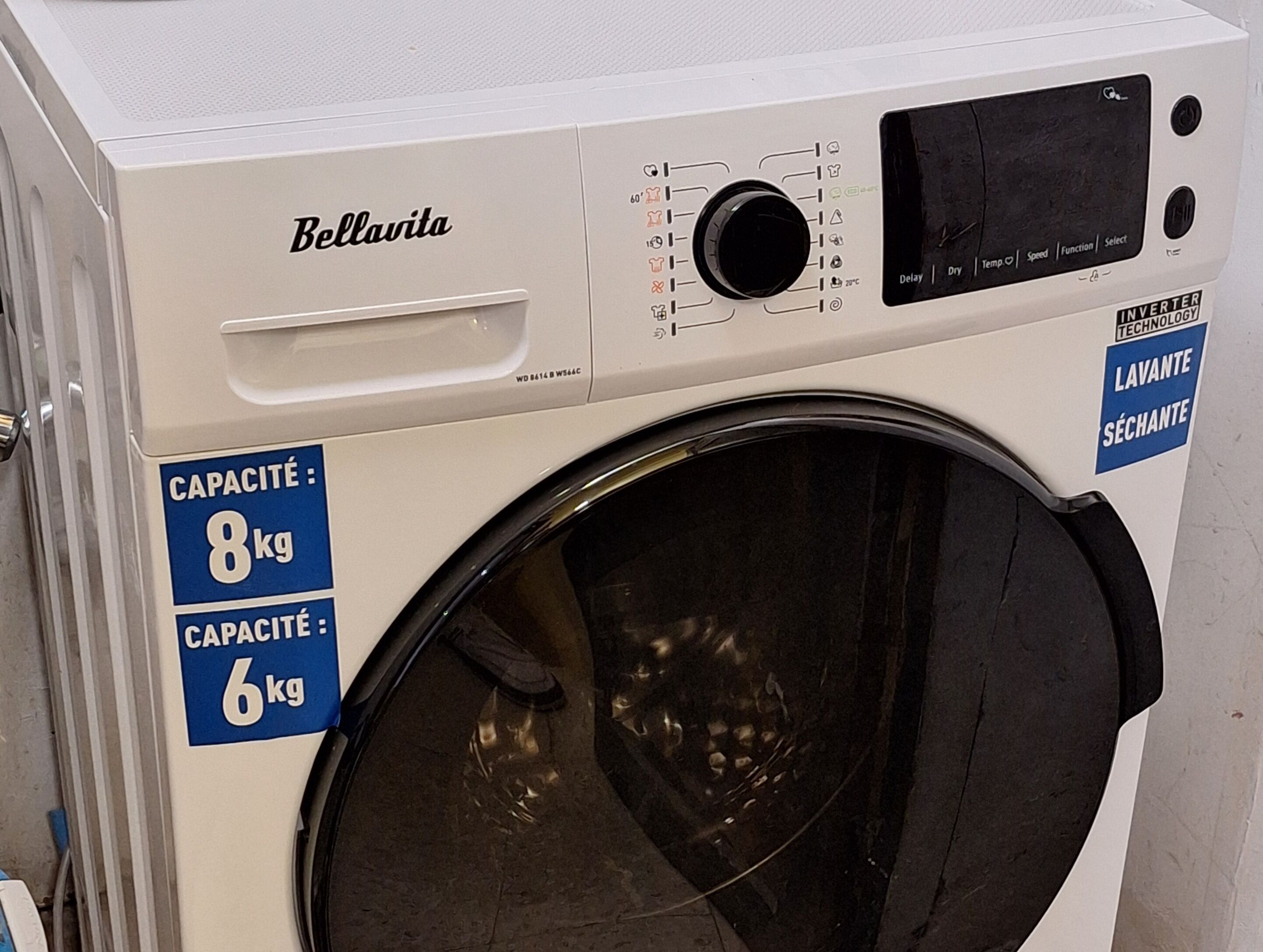Et frontbillede af en vaskemaskine med en kapacitet på 8 kg og 6 kg, mærke Bellavita, samt en label angivende inverter teknologi.
