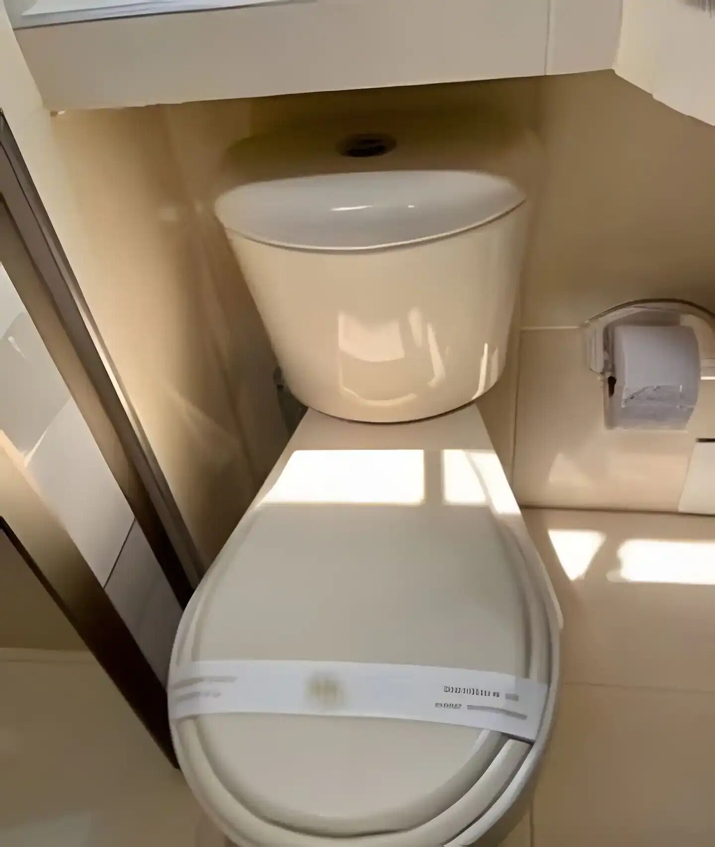 タオル、石鹸、トイレットペーパー