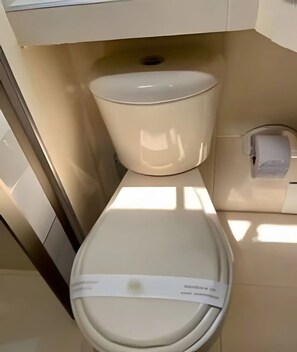 Pyyhkeet, saippua, vessapaperi