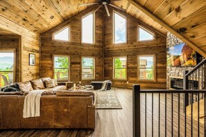 Smart TV, fireplace - Christmas in the Smokies, Decorated Cabin, Sleeps 8 (Gatlinburg)