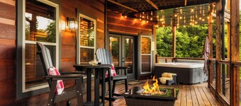 Chalet Village Cabin Sleeps 8, Mt LeConte Views, Hot Tub