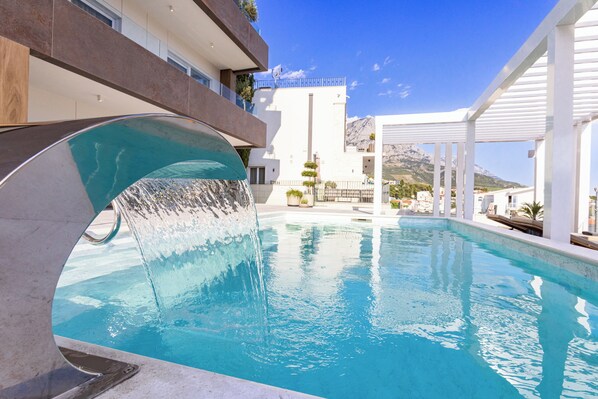 Outdoor pool, a heated pool