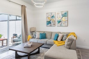TV - Magic Manor by Avantstay Pool 30min to Disney (Davenport)