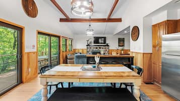 House (5 Bedrooms) | Interior