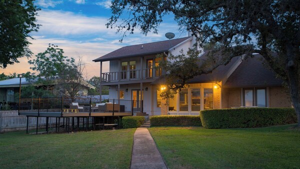 ترافيس باي أفانتستاي ووترفرونت ليك ريتريت - Lakeway, TX