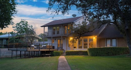 Travis by Avantstay Waterfront Lake Retreat