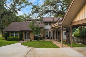 House (3 Bedrooms) | Interior - Travis by Avantstay Waterfront Lake Retreat (Austin)