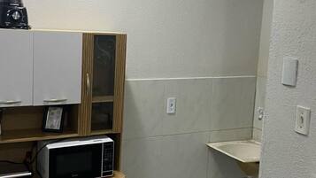 Comfort Apartment | Private kitchen | Microwave, stovetop, blender, freezer