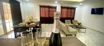 Espaciosa y Comoda Casa en Frente de la Plazajazz