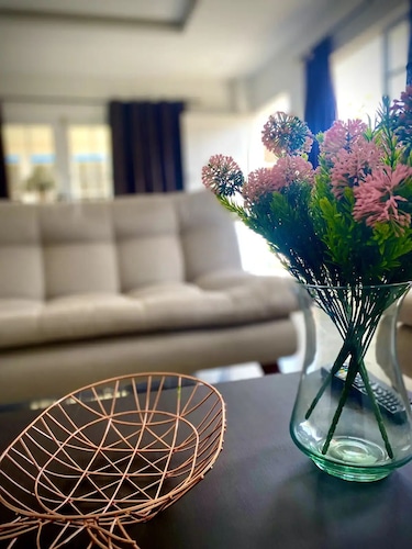 Espaciosa y Comoda casa en frente de la PlazaJazz

