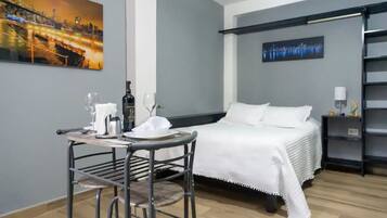 1 habitación, tabla de planchar con plancha, wifi y ropa de cama