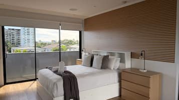 4 bedrooms, desk, iron/ironing board, free WiFi