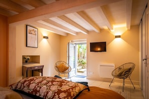 2 slaapkamers, een strijkplank/strijkijzer, wifi, beddengoed