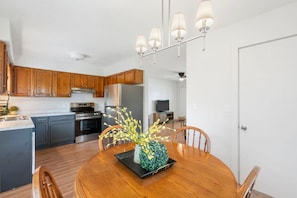 Unclassified image, 5 of 14, button - No Regrets at the Kelly (West Plains)