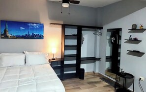 1 chambre, fer et planche à repasser, accès au Wi-Fi (inclus)
