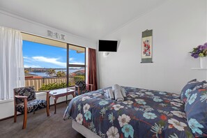 3 chambres, fer et planche à repasser, Wi-Fi, draps fournis