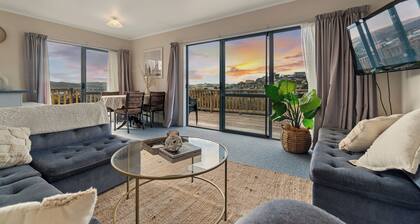 Raglan Beach Retreat - Raglan Holiday Home