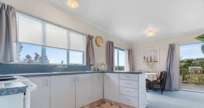 Raglan Beach Retreat - Raglan Holiday Home