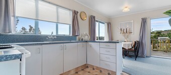 Raglan Beach Retreat - Raglan Holiday Home