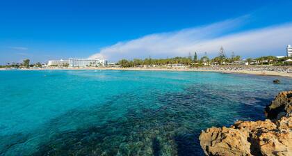 Villa Stephanie Oasis - Charming Ayia Thekla Getaway