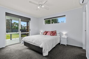 5 bedrooms, WiFi, bed sheets - Family Haven - Waipu Holiday Home (Waipu)