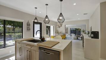 Family House, 3 Bedrooms, Private Pool | Private kitchen | Full-size fridge, microwave, oven, stovetop