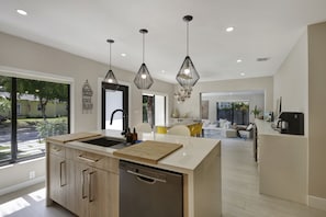 Familienhaus, 3 Schlafzimmer, eigener Pool | Eigene Küche | Großer Kühlschrank, Mikrowelle, Ofen, Herdplatte