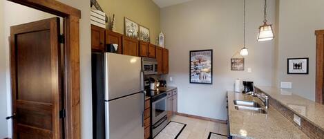 Kühlschrank, Mikrowelle, Ofen, Geschirrspüler