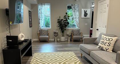 Newly Renovated Spacious 5 Bedroom in the heart of DC! Can sleep 11 people!!