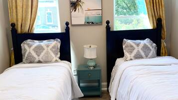 5 bedrooms, iron/ironing board, WiFi, bed sheets