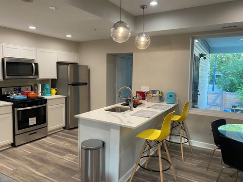 Newly Renovated Spacious 5 Bedroom in the heart of DC! Can sleep 11 people!!