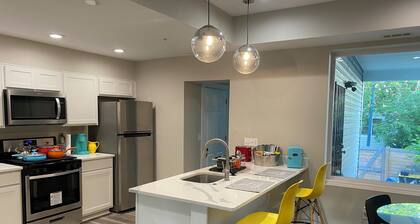 Newly Renovated Spacious 5 Bedroom in the heart of DC! Can sleep 11 people!!