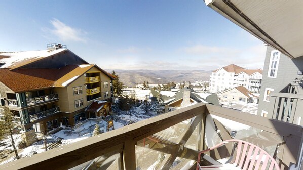 Property grounds - Chic Highland House Studio with Village Balcony by RedAwning (Snowshoe)